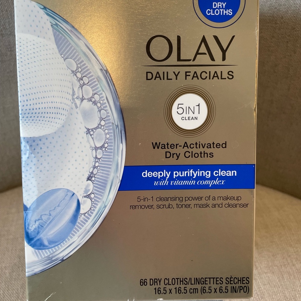 Olay Daily Facial Water-Activated Dry Wipes